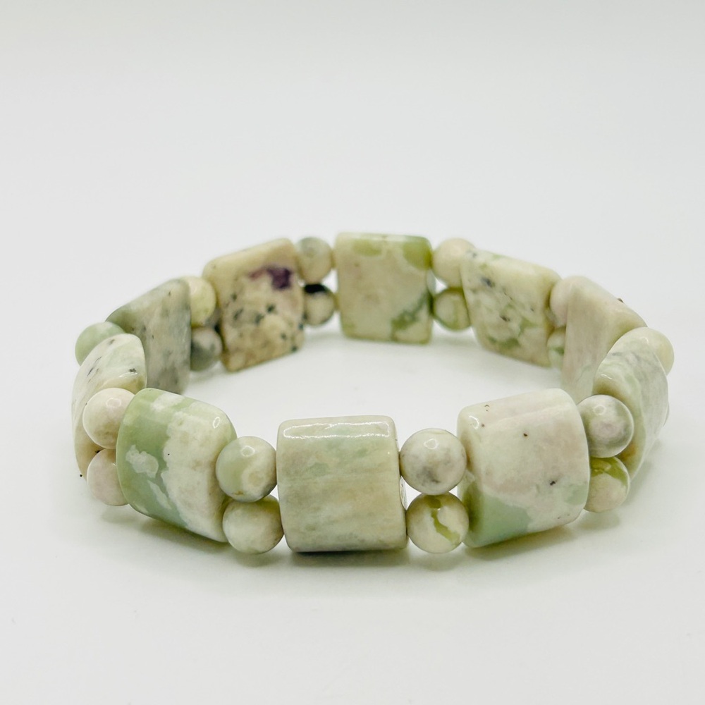 Chrysoprase Stretch Bracelet; 7 Inches